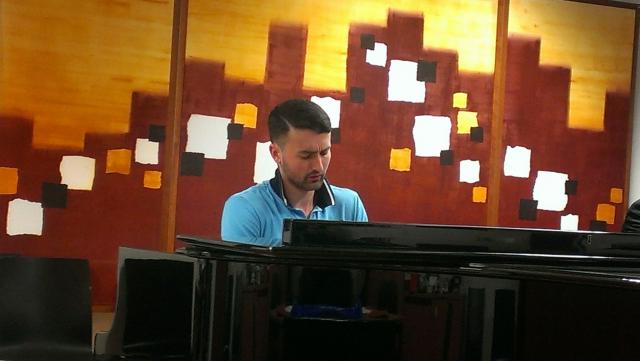 Георгий Шаров на концерте в Моцартеуме.jpg