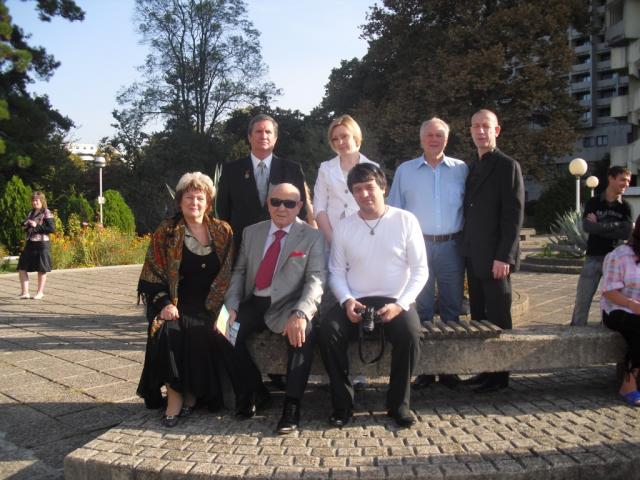 С летчиком космонавтом е. Леоновым на конкурсе Союз талантов России.JPG